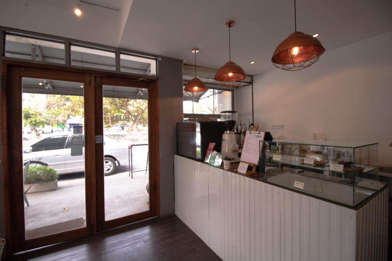 Oon Poshtel X Cafe Hostel Csiangmaj Kültér fotó