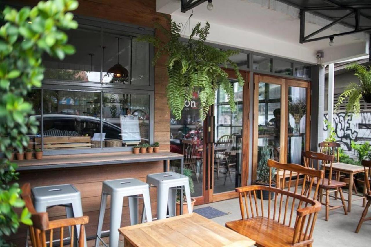 Oon Poshtel X Cafe Hostel Csiangmaj Kültér fotó