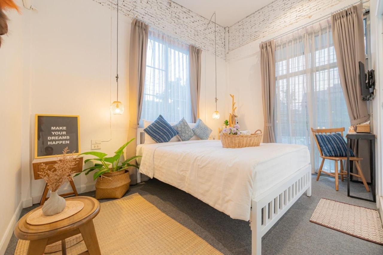 Oon Poshtel X Cafe Hostel Csiangmaj Kültér fotó